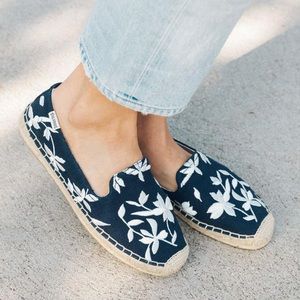 soludos blue espadrilles embroidered flowers